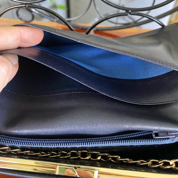 Givency Beautiful Leather Wallet with Box,Dustbag and paperwork - Picture 8 of 16